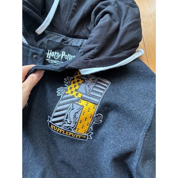 Harry Potter Hufflepuff Varsity Jacket Black Men's Medium - Picture 3 of 4